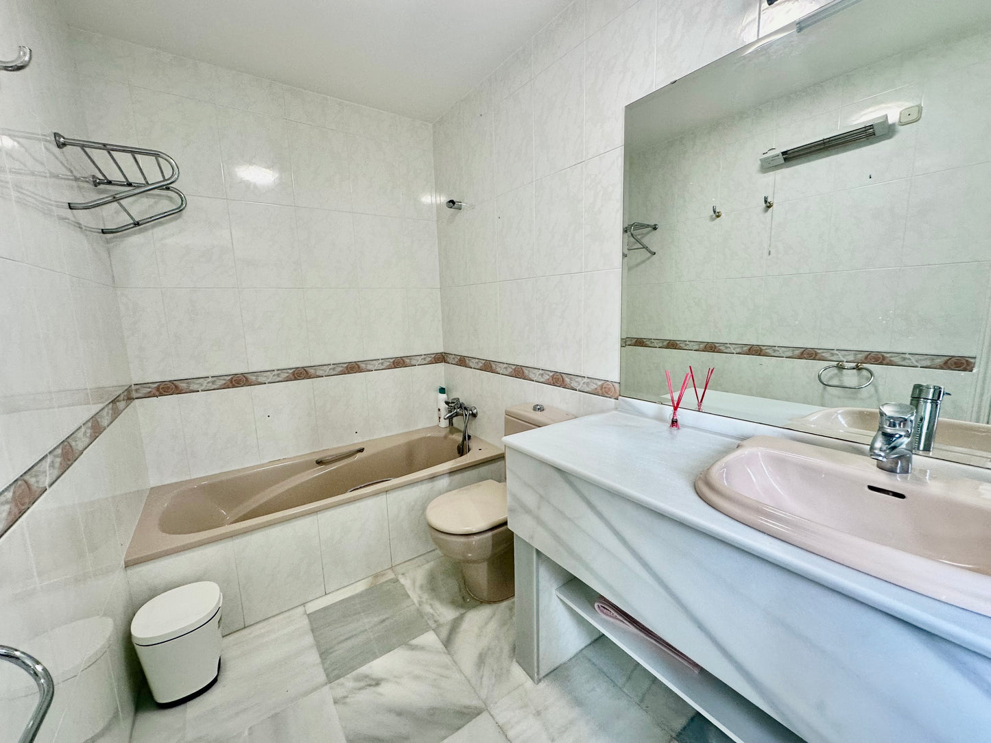 Villa en alquiler de larga temporada – Elviria, Marbella (Costa del Sol)