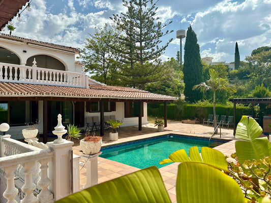 Villa en alquiler de larga temporada – Elviria, Marbella (Costa del Sol)