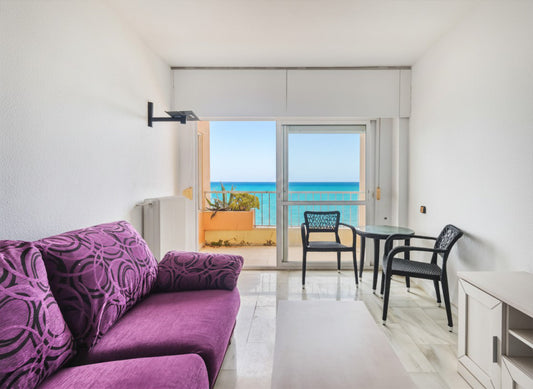 Estudio con Vistas al Mar en Primera Línea de Playa en Marbella – Ideal para Inversión