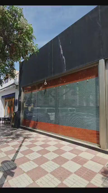 Amplio local en Marbella con muchas posibilidades de negocio