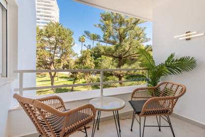 Magnífico apartamento a tan solo 3 km del centro de Marbella y a escasos metros del mar.