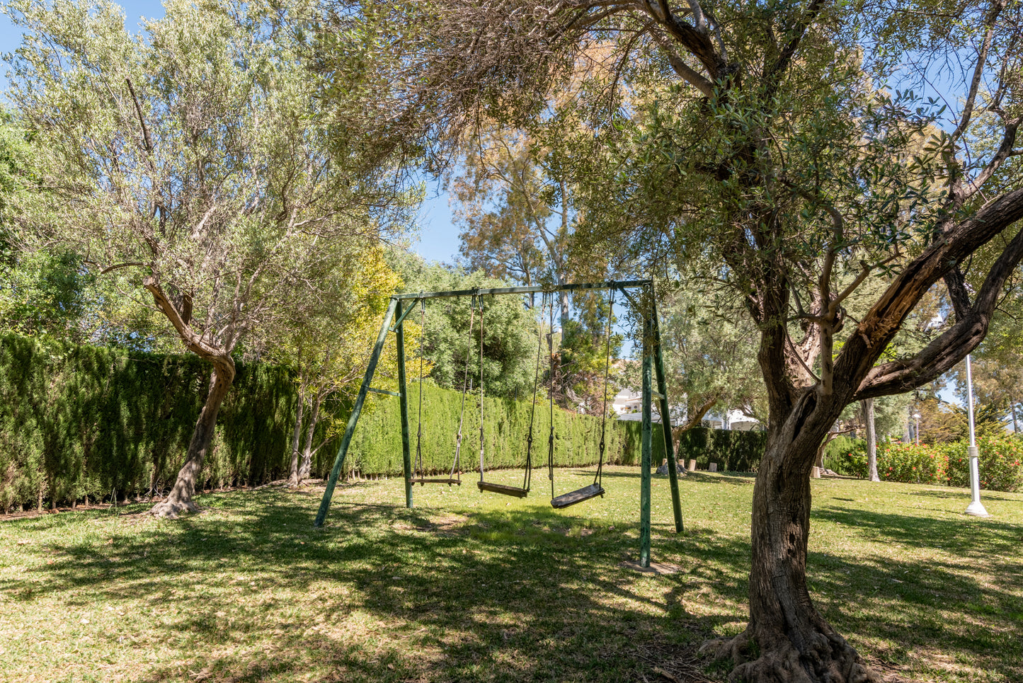 Magnífico apartamento a tan solo 3 km del centro de Marbella y a escasos metros del mar.