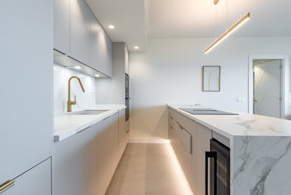 Magnífico apartamento a tan solo 3 km del centro de Marbella y a escasos metros del mar.