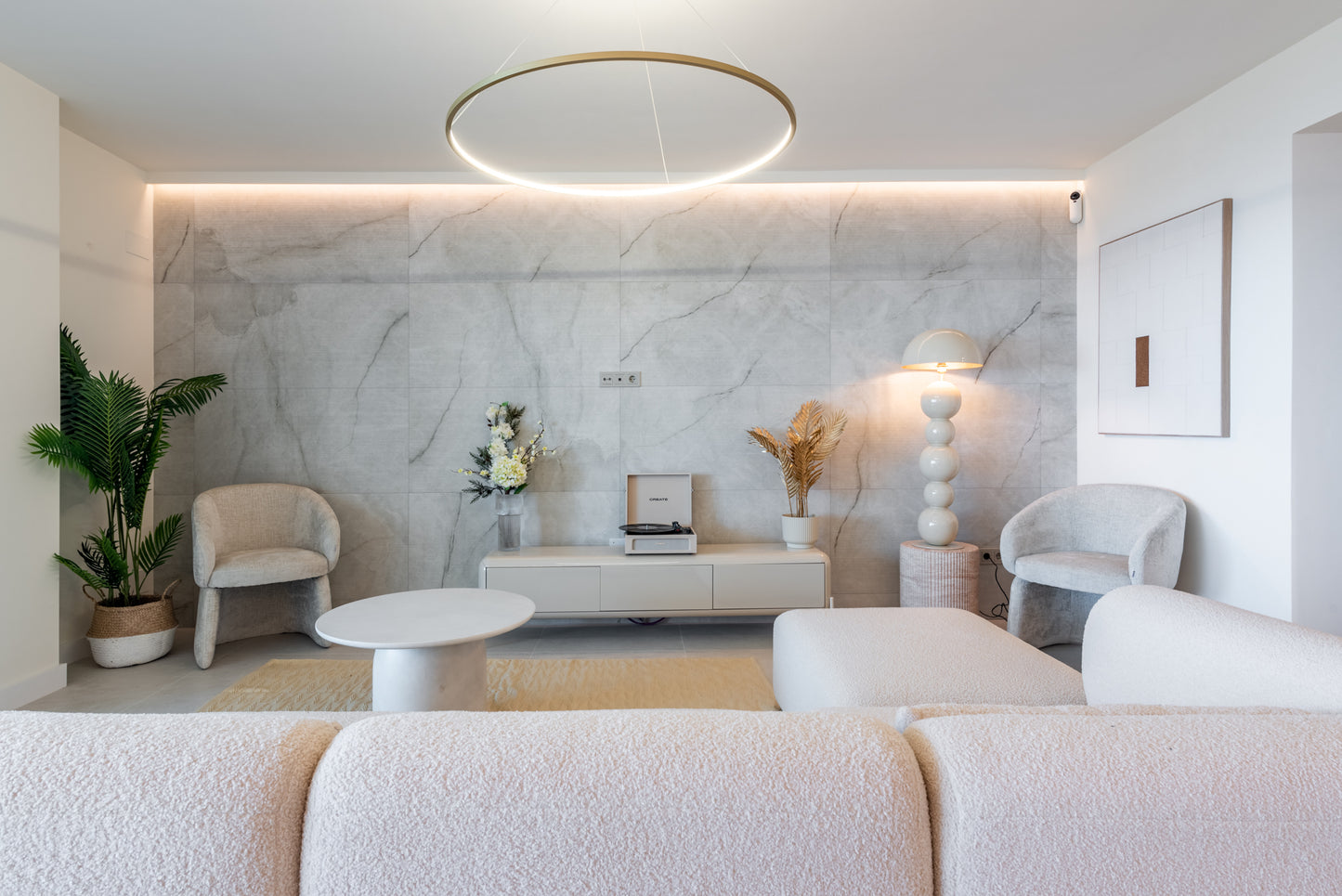 Magnífico apartamento a tan solo 3 km del centro de Marbella y a escasos metros del mar.