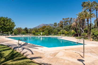 Magnífico apartamento a tan solo 3 km del centro de Marbella y a escasos metros del mar.