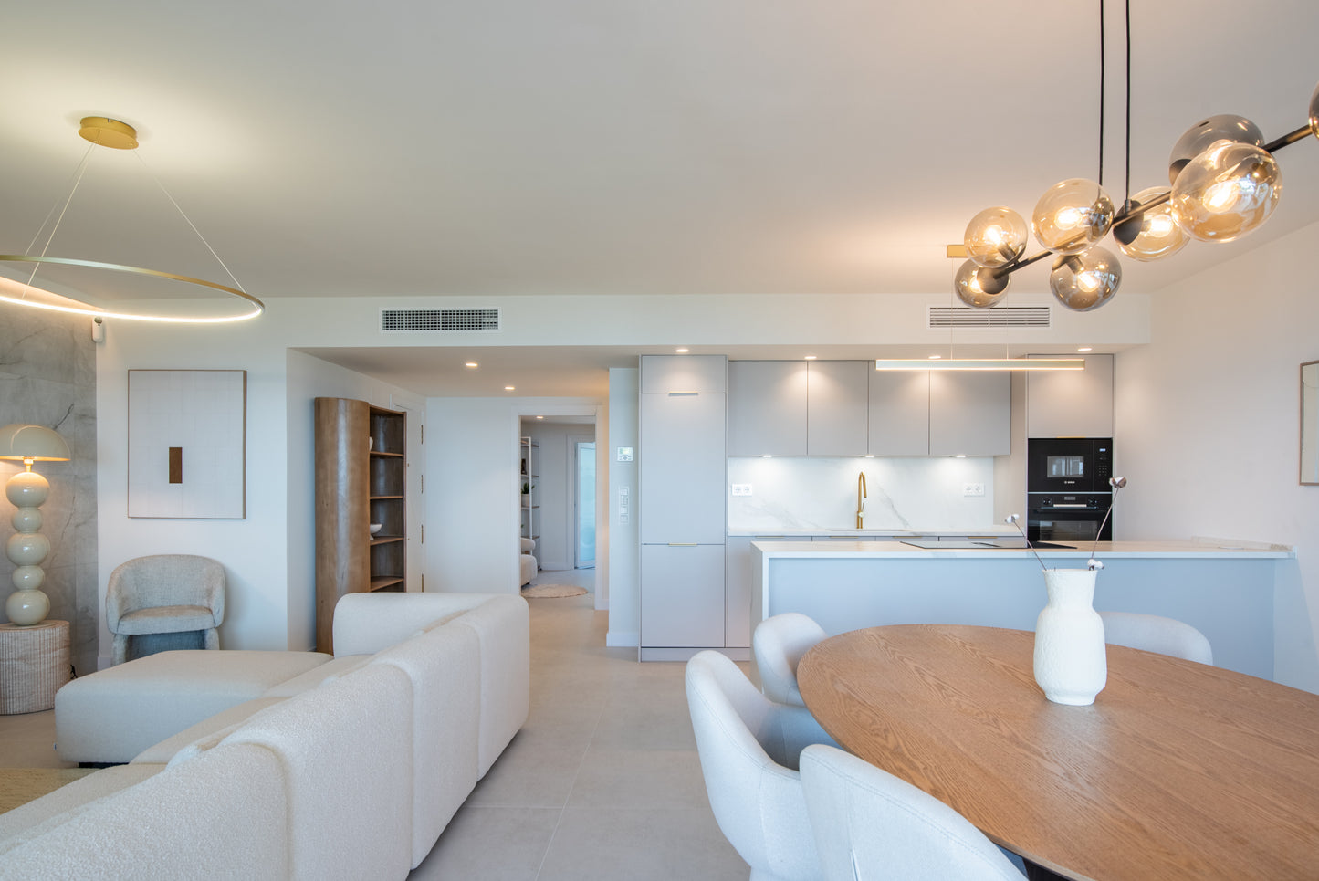 Magnífico apartamento a tan solo 3 km del centro de Marbella y a escasos metros del mar.