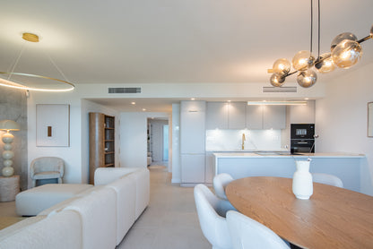 Magnífico apartamento a tan solo 3 km del centro de Marbella y a escasos metros del mar.