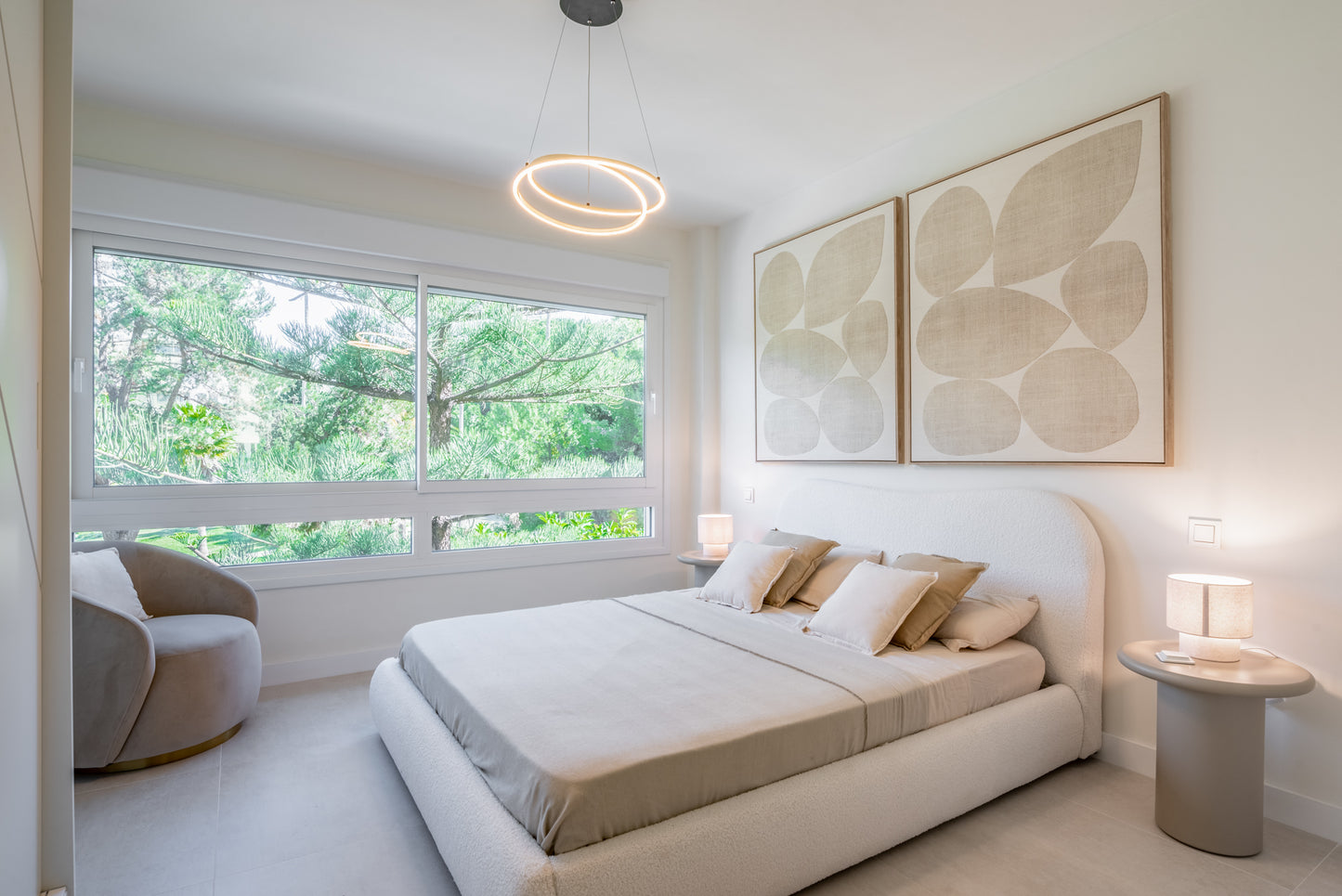 Magnífico apartamento a tan solo 3 km del centro de Marbella y a escasos metros del mar.